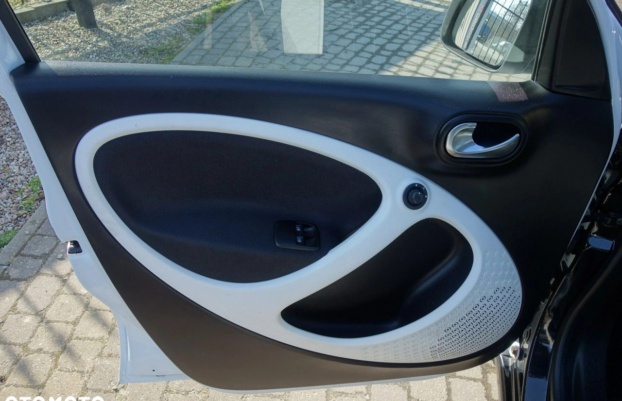 Smart Forfour cena 29900 przebieg: 40000, rok produkcji 2016 z Pruchnik małe 326